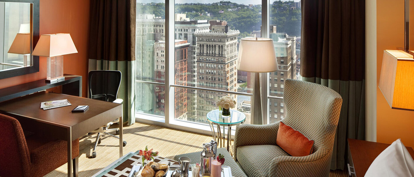 Deluxe View Guestroom, Fairmont Pittsburgh, Pennsylvania