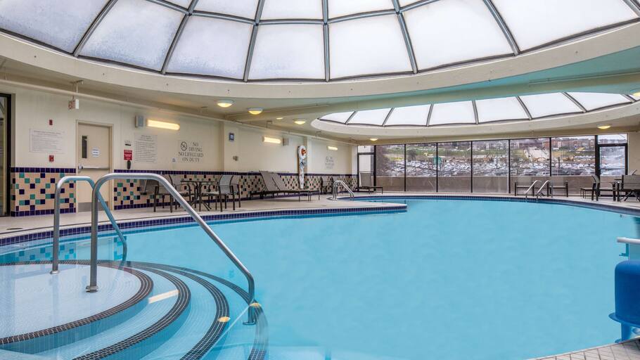 Indoor swimming pool, doubletree by hilton pittsburgh downtown, pennsylvania