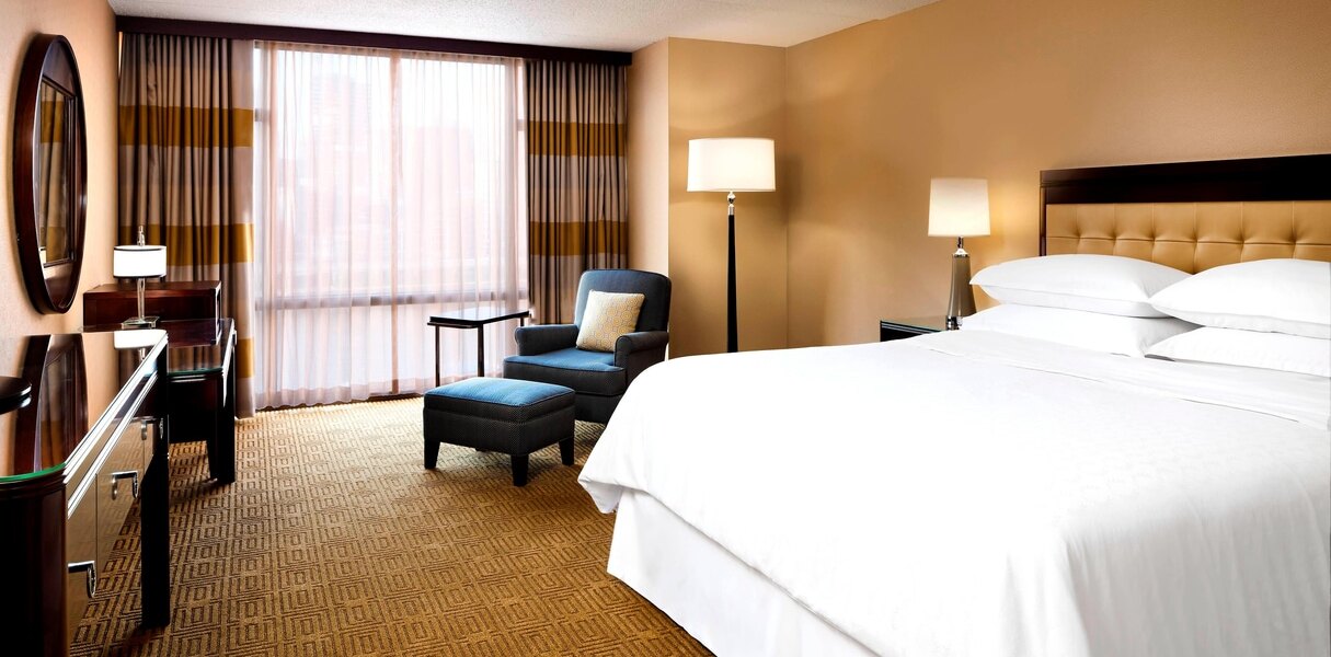 Traditional guestroom with a king bed, Sheraton Pittsburgh, Pennsylvania