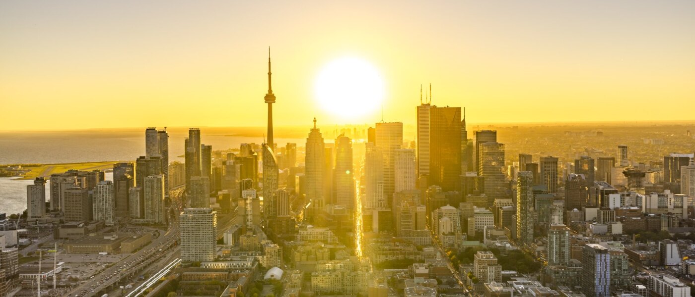 Toronto Skyline - Holidays to Toronto, Ontario