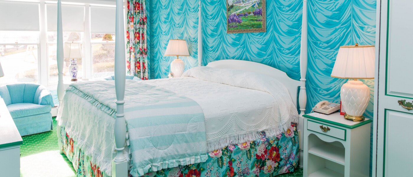 Lakeview Guestroom - Mackinac Island - Holidays to Michigan