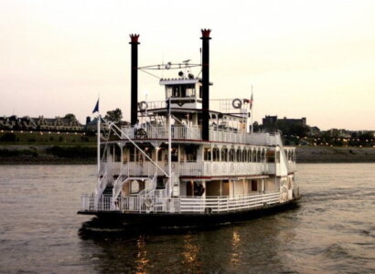 Discovery Tour with Riverboat Cruise from Memphis